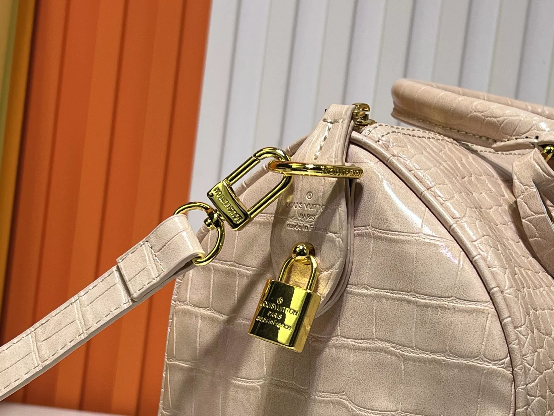 Elegant 8154 Louis Vuitton AAA Quality Handbags For Women - Image 6