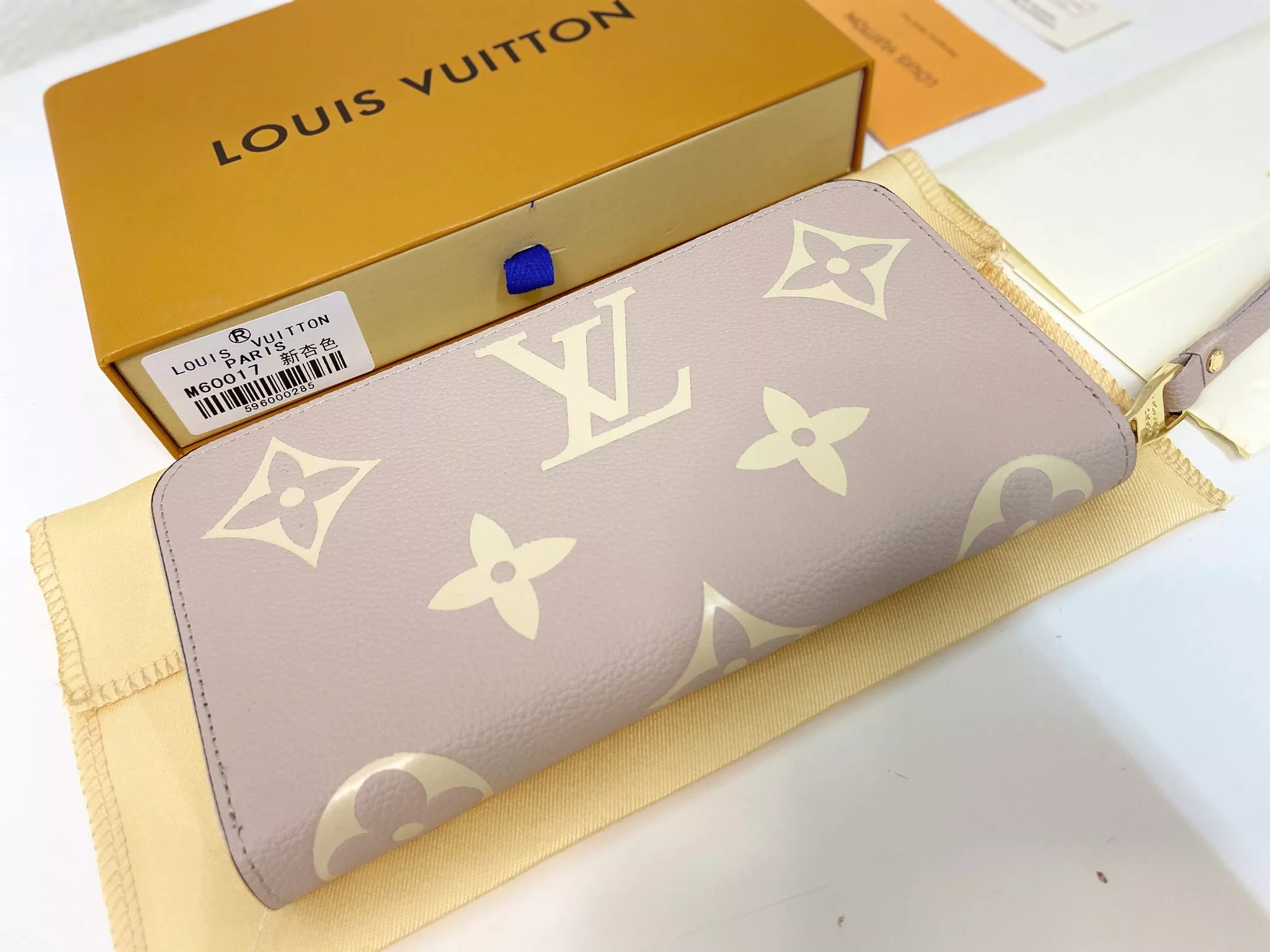 Elegant 8678 Louis Vuitton LV Wallets