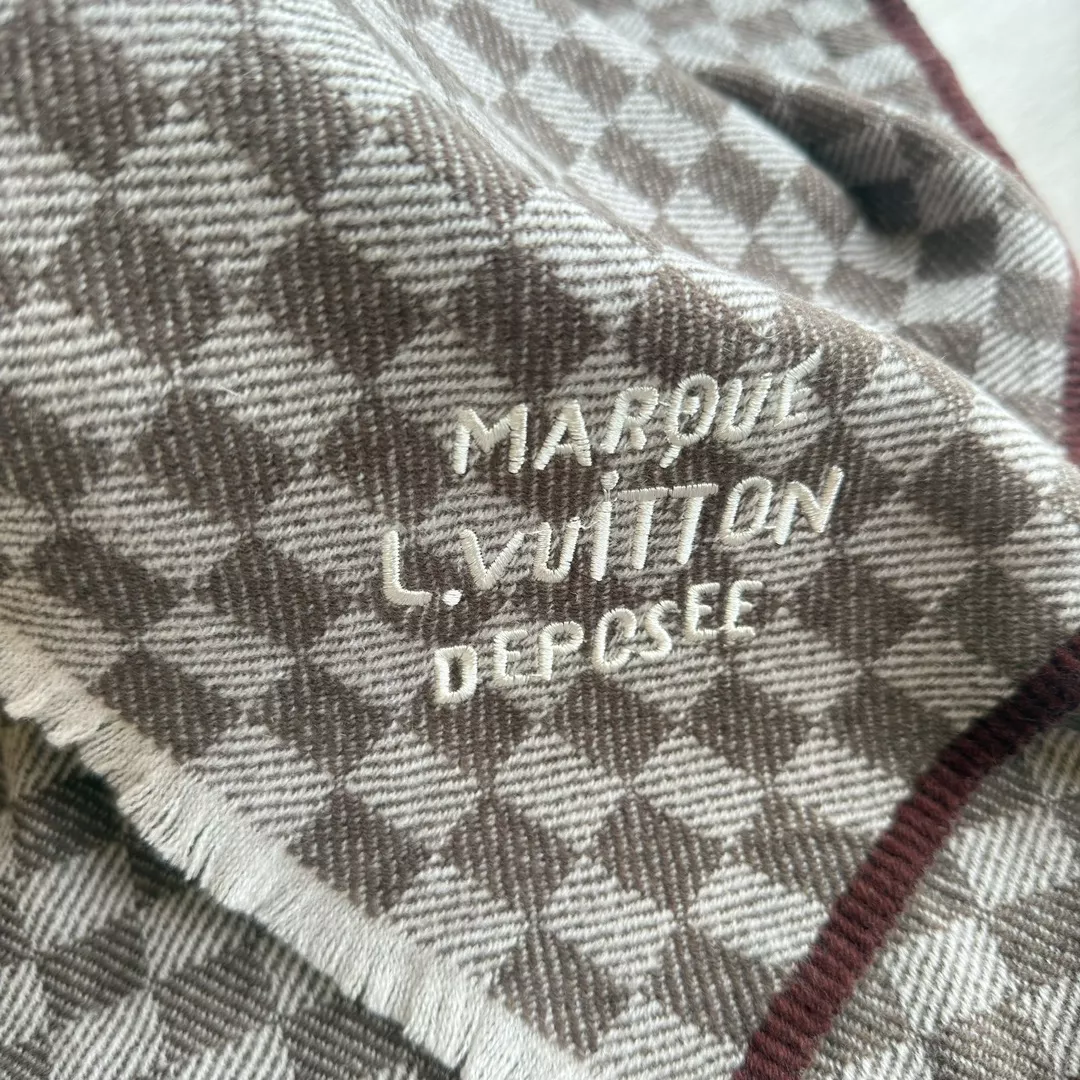 Fashionable 9045 Louis Vuitton Scarf For Unisex - Image 3
