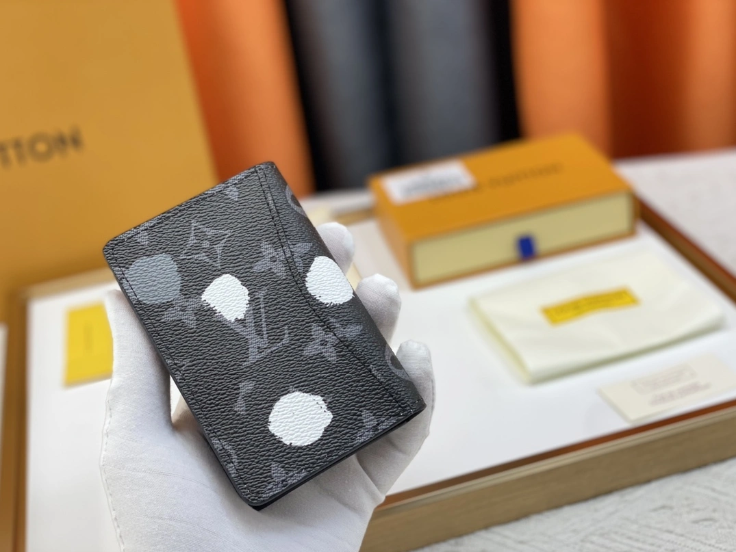 Flexible 1004 Louis Vuitton LV Card Case For Unisex