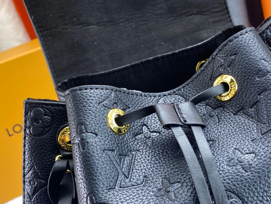 Flexible 2099 Louis Vuitton AAA Quality Backpacks For Women - Image 6