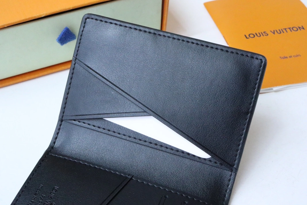 Flexible 8257 Louis Vuitton AAA Quality Card Case - Image 7