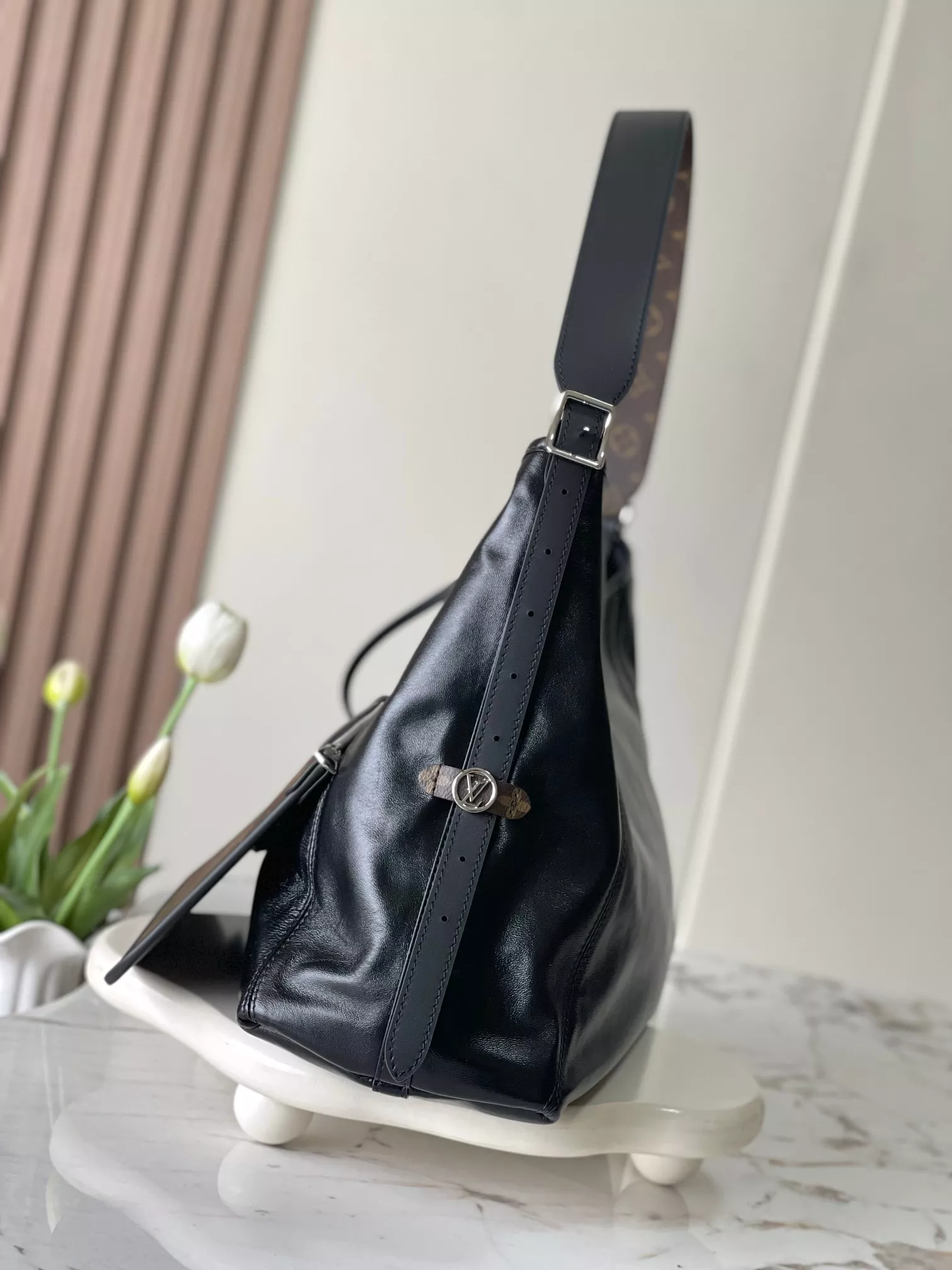 GoAnywhere 5421 Louis Vuitton AAA Quality Shoulder Bags For Women