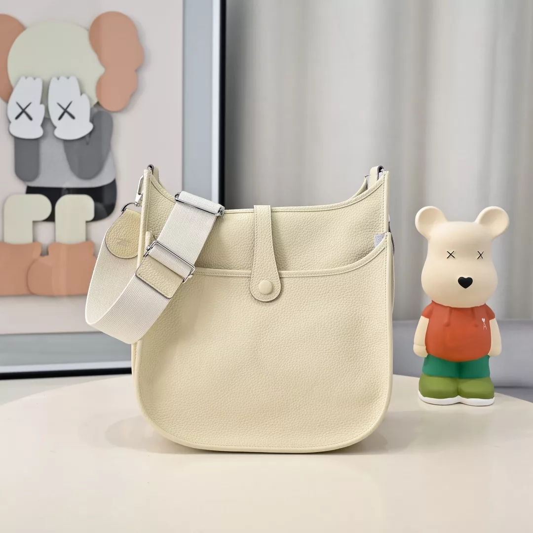 Hermes AAA Quality Messenger Bags For Women Classic 7492 - Image 3