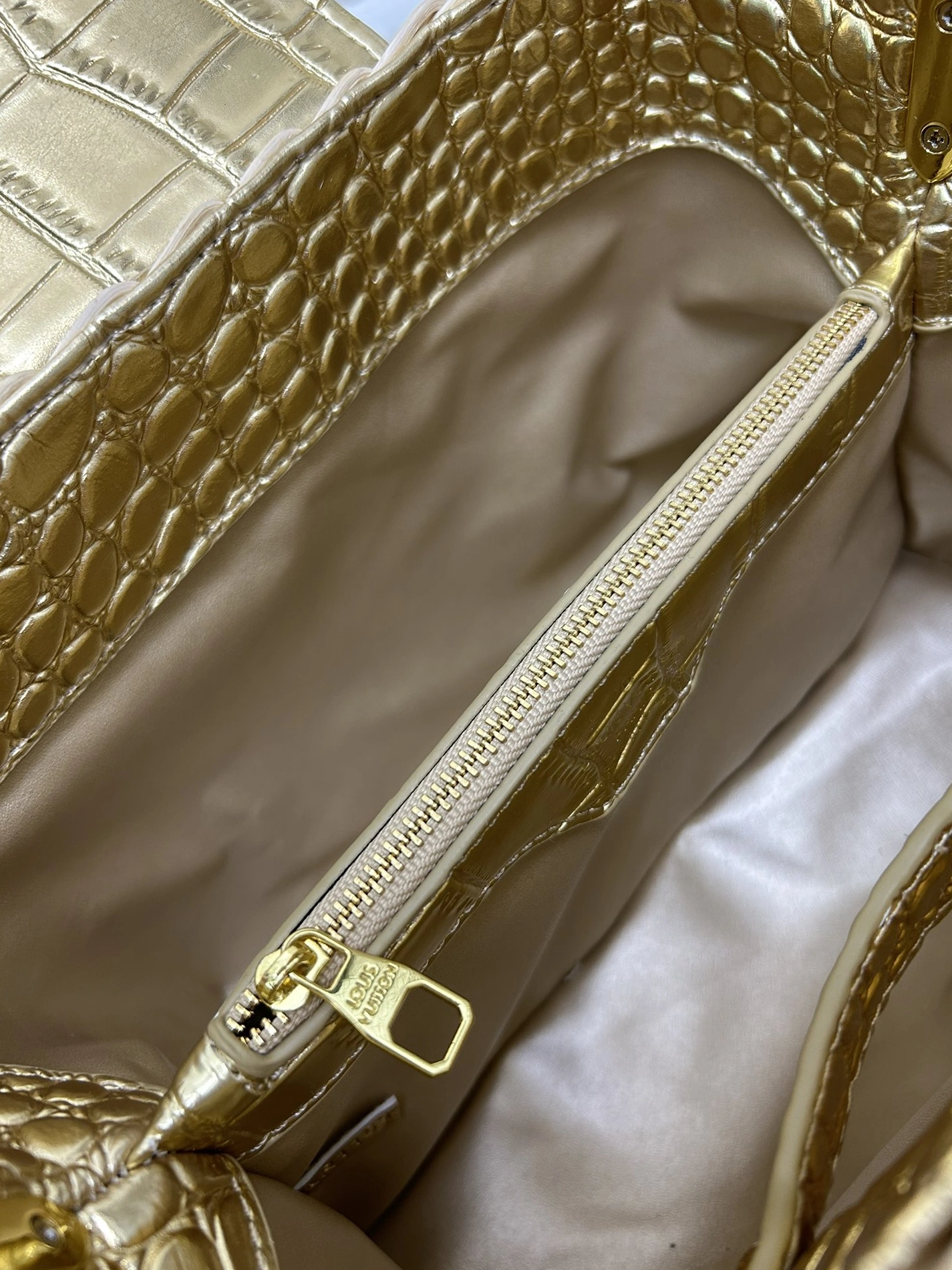 HighQuality 9010 Louis Vuitton AAA Quality Handbags For Women - Image 8