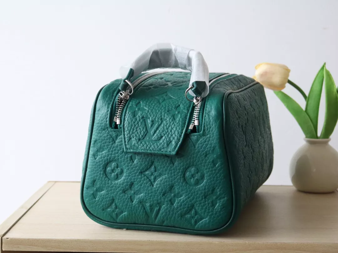 Lightweight 1239 Louis Vuitton AAA Quality Handbags - Image 3