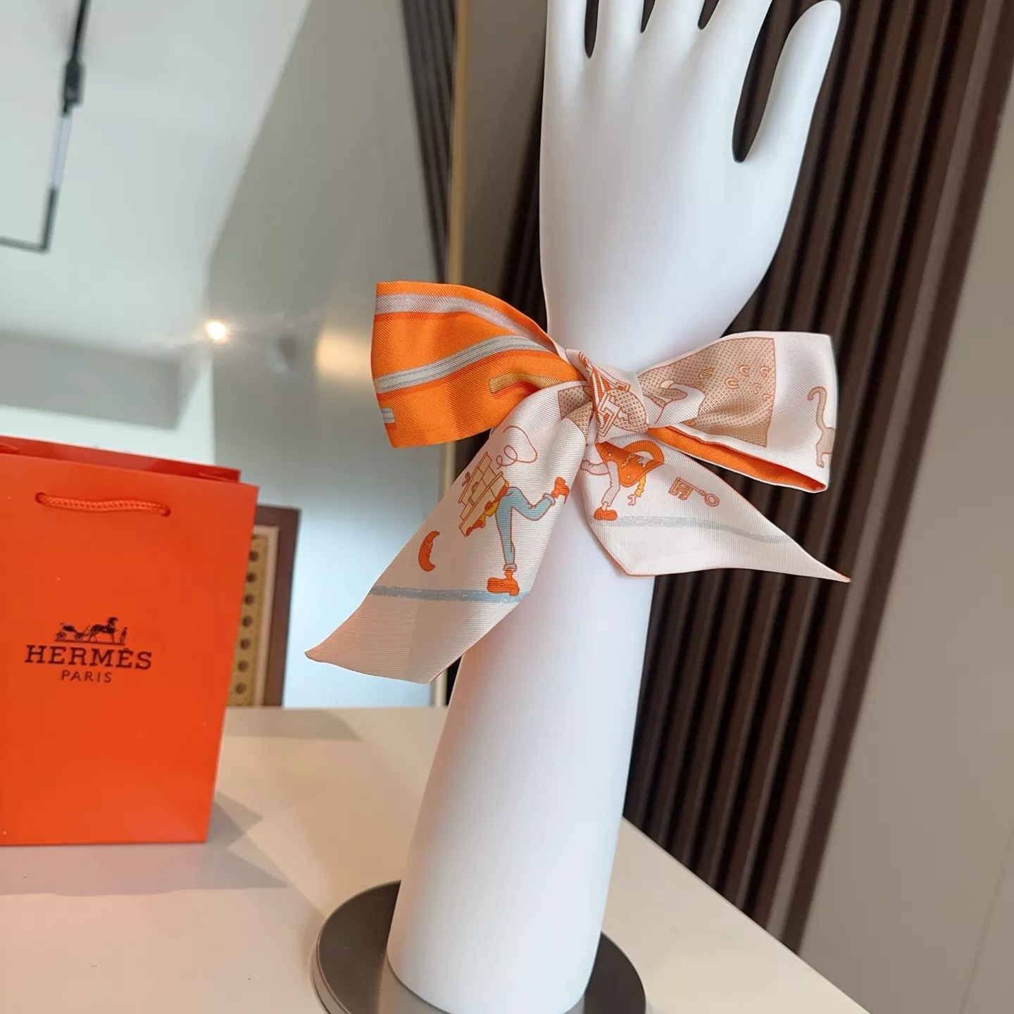 Lightweight 3373 Hermes Silk Scarf