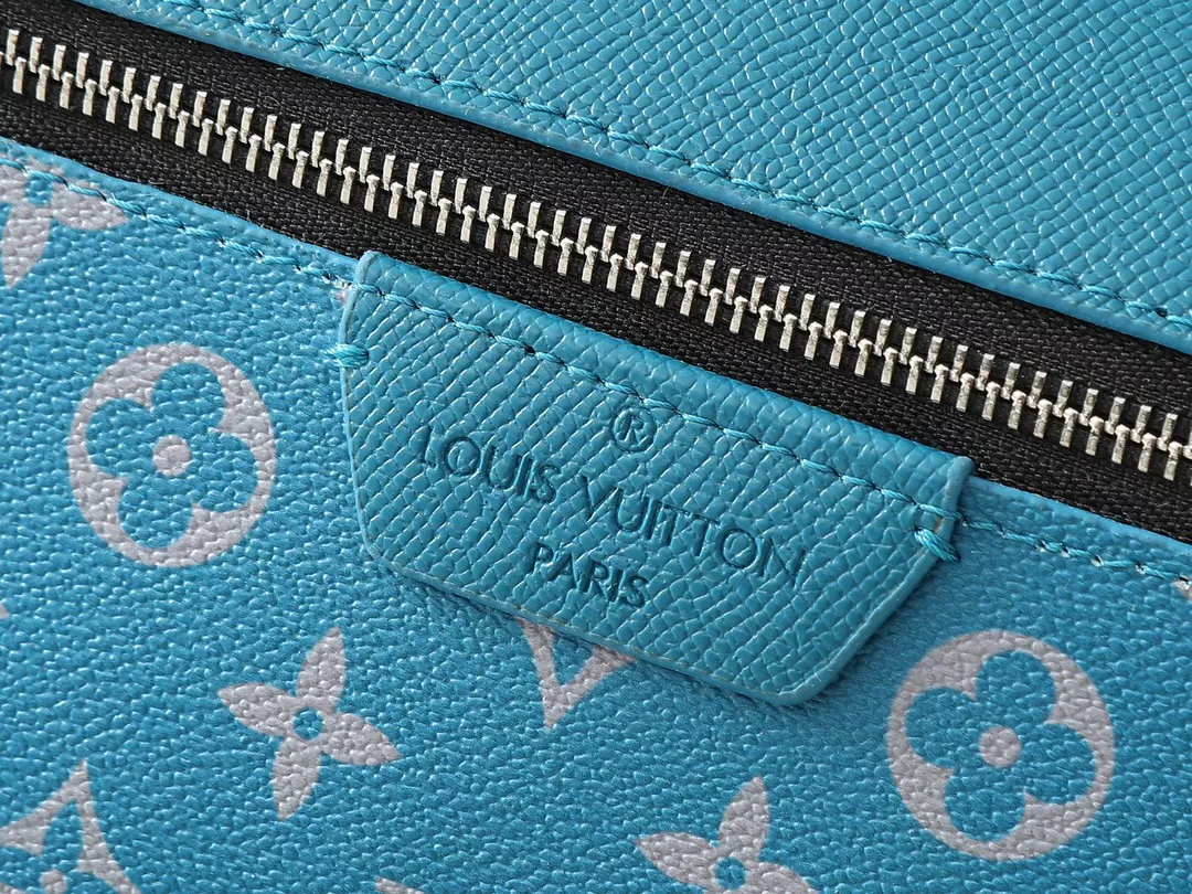 Lightweight 570 Louis Vuitton AAA Quality Backpacks For Women - Image 5