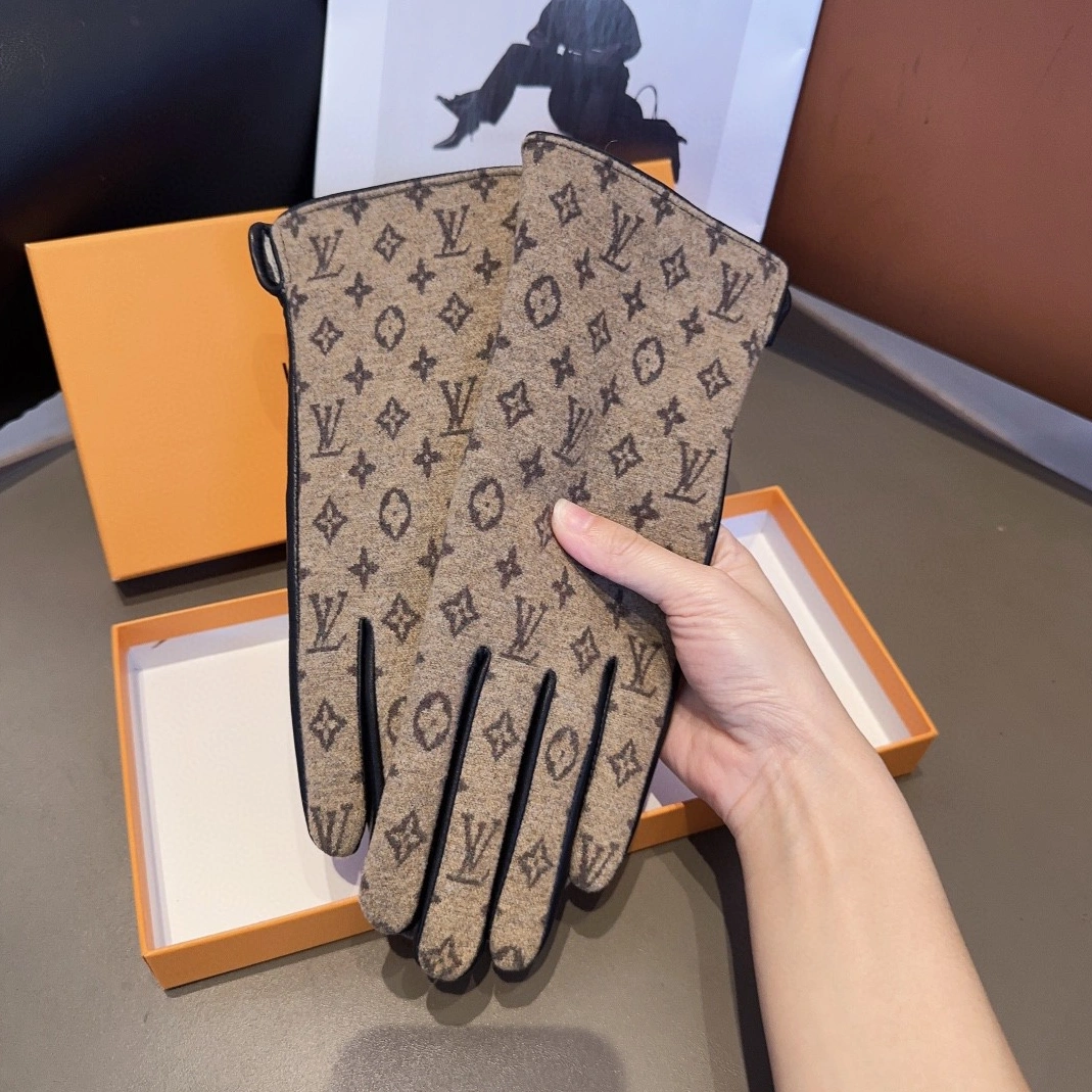 Lightweight 6040 Louis Vuitton LV Gloves For Women - Image 7