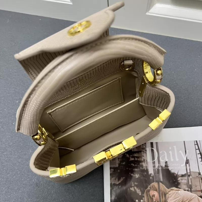 Lightweight 6929 Louis Vuitton AAA Quality Handbags For Women - Image 8