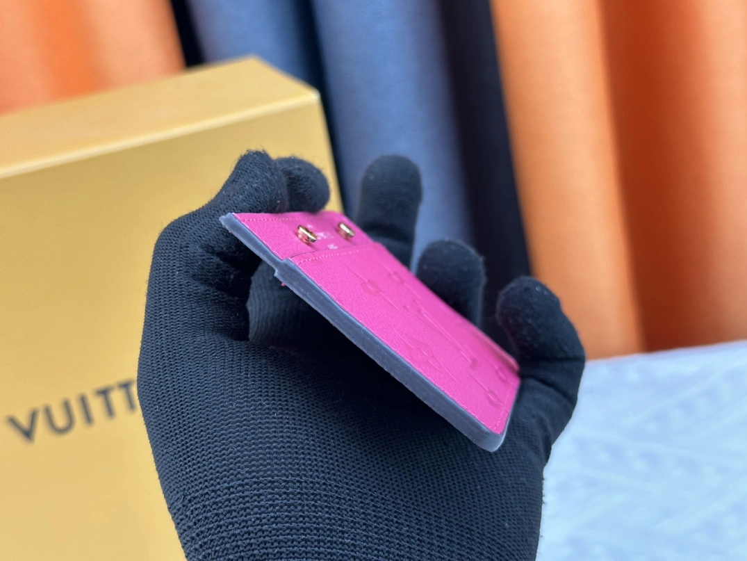 Lightweight 8526 Louis Vuitton LV Card Case For Women - Image 4