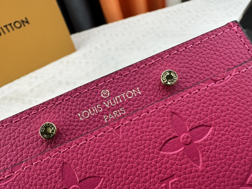 Lightweight 8526 Louis Vuitton LV Card Case For Women - Image 5