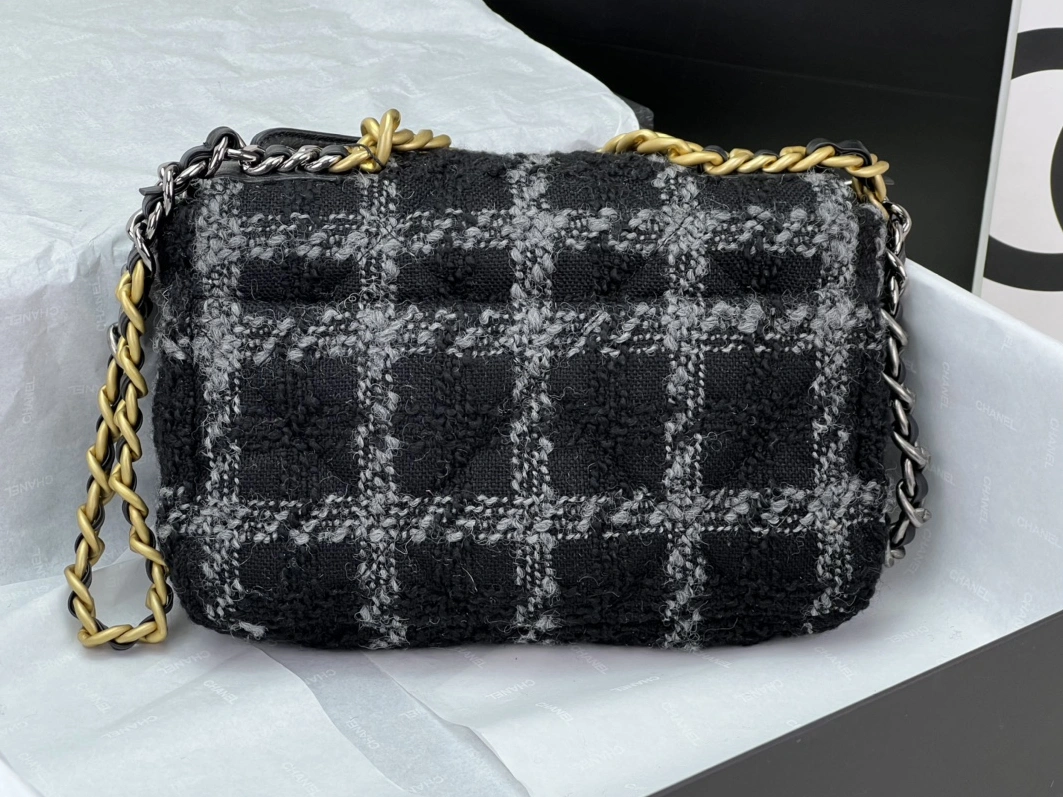 Lightweight 8546 Chanel AAA Quality Messenger Bags For Women - Image 3