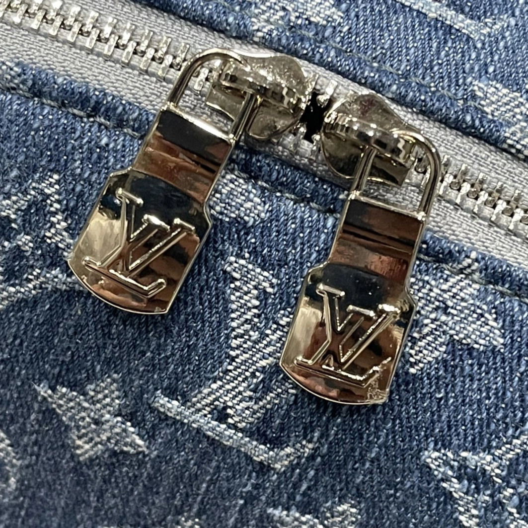 Louis Vuitton AAA Quality Backpacks For Unisex EasyMatch 5803 - Image 6