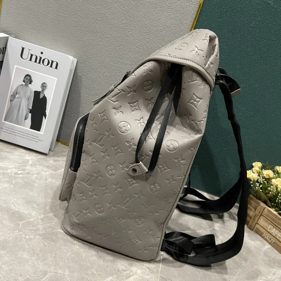 Louis Vuitton AAA Quality Backpacks For Unisex Trendy 6975