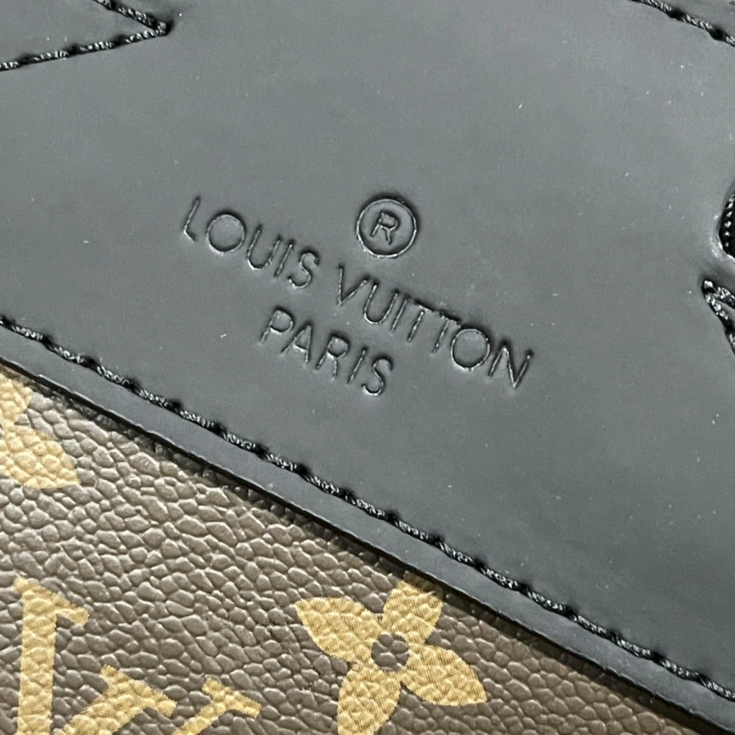 Louis Vuitton AAA Quality Backpacks For Unisex Versatile 6770 - Image 6