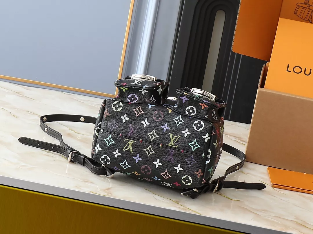 Louis Vuitton AAA Quality Backpacks For Women WellDesigned 5022 - Image 4