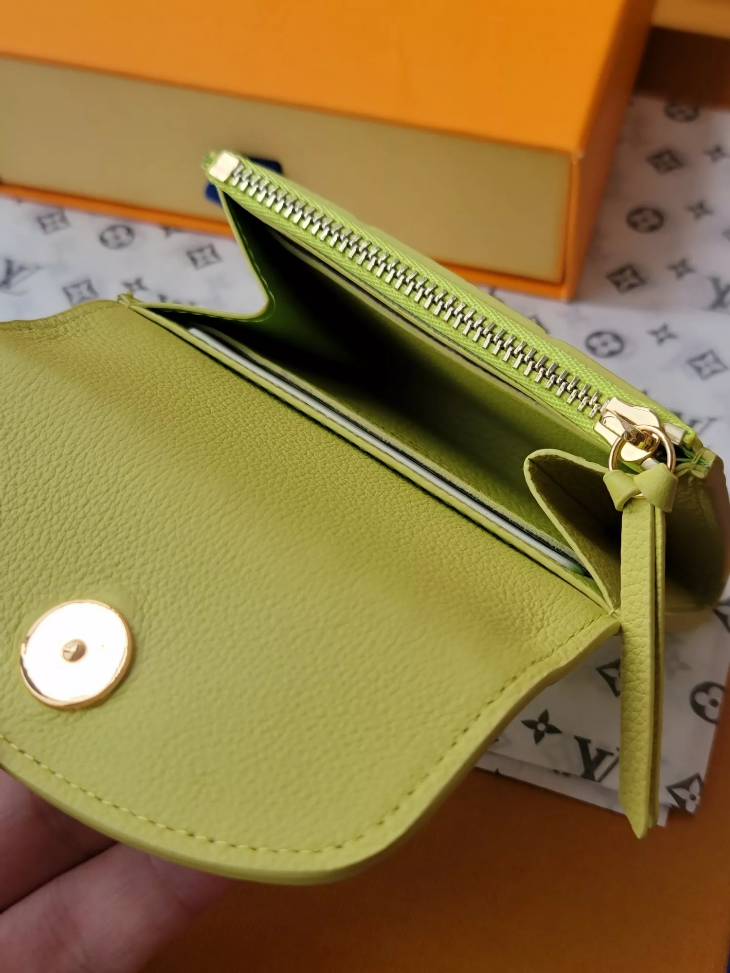 Louis Vuitton AAA Quality Card Case Bright 5261 - Image 5