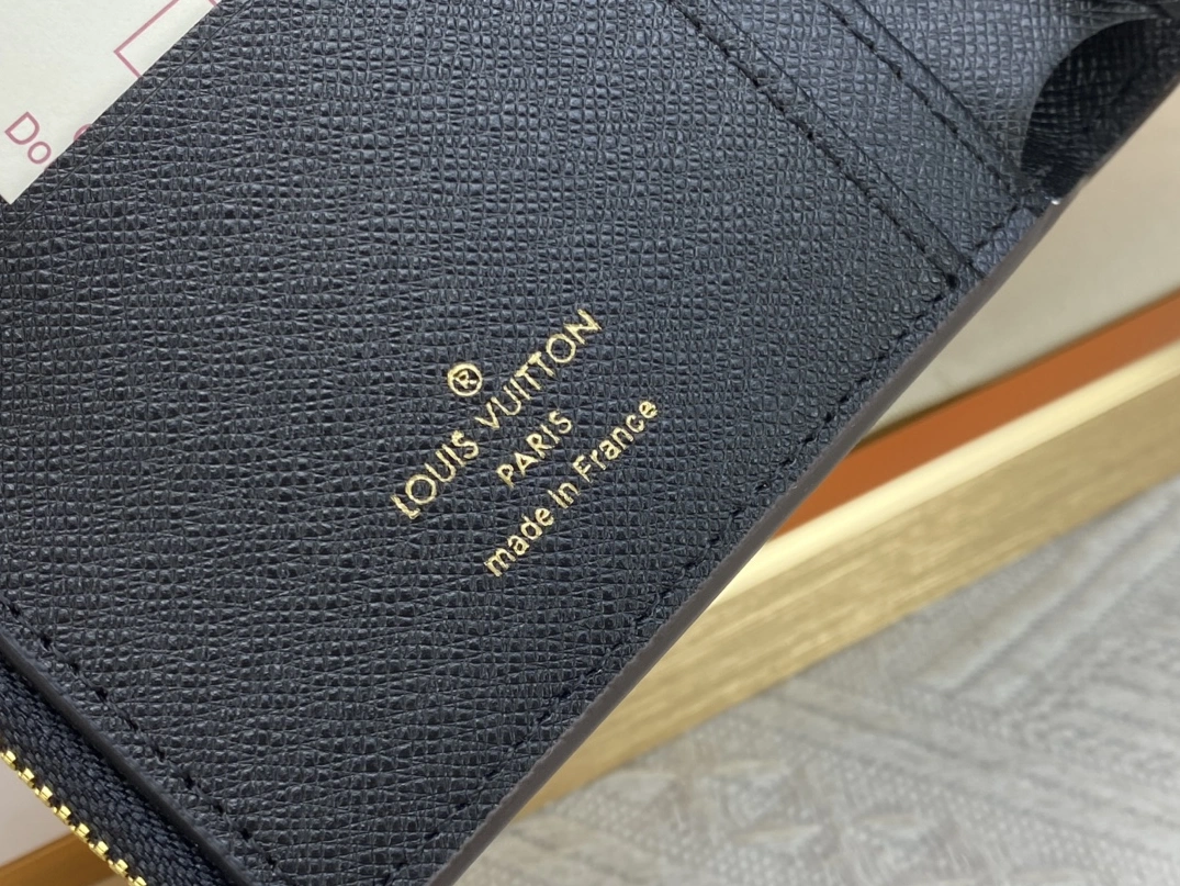 Louis Vuitton AAA Quality Card Case For Women Bold 5848 - Image 6