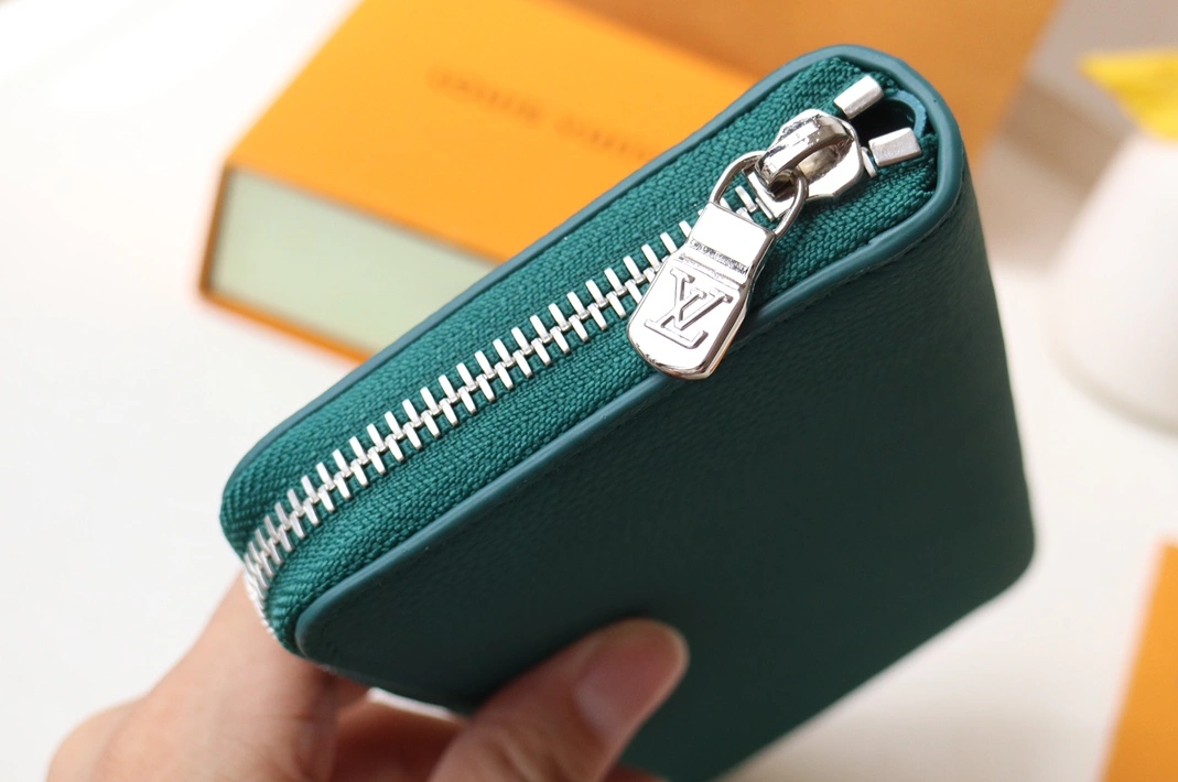 Louis Vuitton AAA Quality Card Case HighQuality 6867 - Image 3