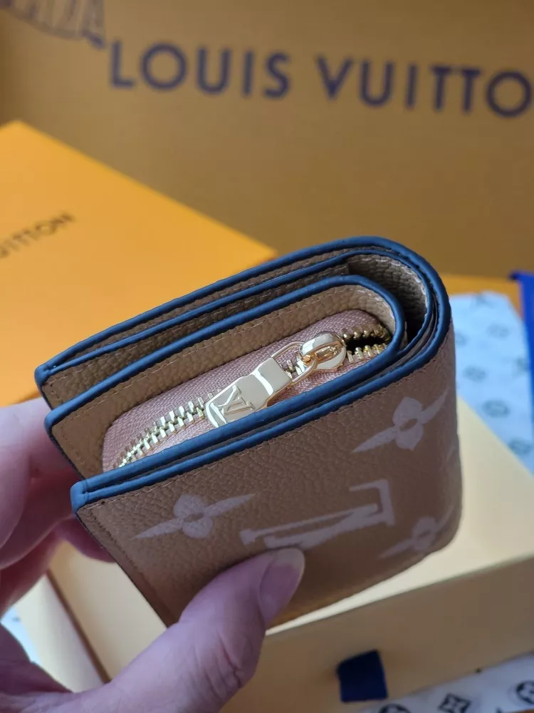 Louis Vuitton AAA Quality Card Case Minimalist 3102 - Image 4