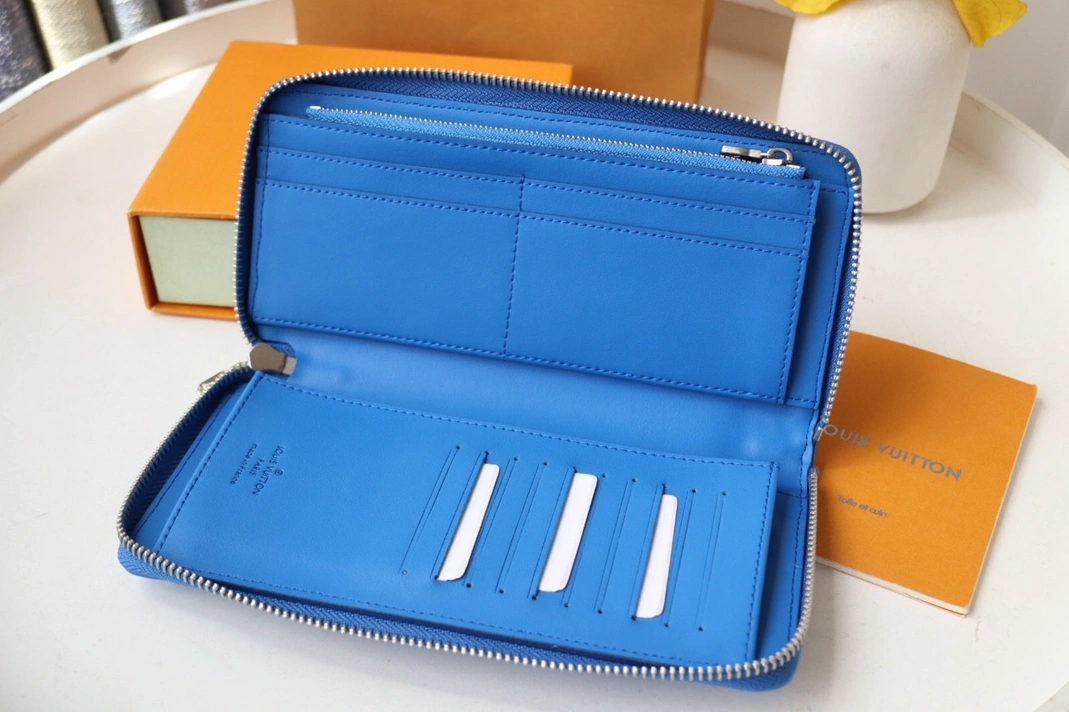 Louis Vuitton AAA Quality Card Case Modern 7932 - Image 5