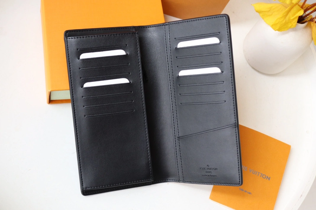 Louis Vuitton AAA Quality Card Case Versatile 7112 - Image 4