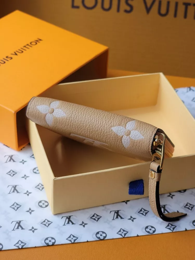 Louis Vuitton AAA Quality Card Case Vibrant 7268 - Image 5