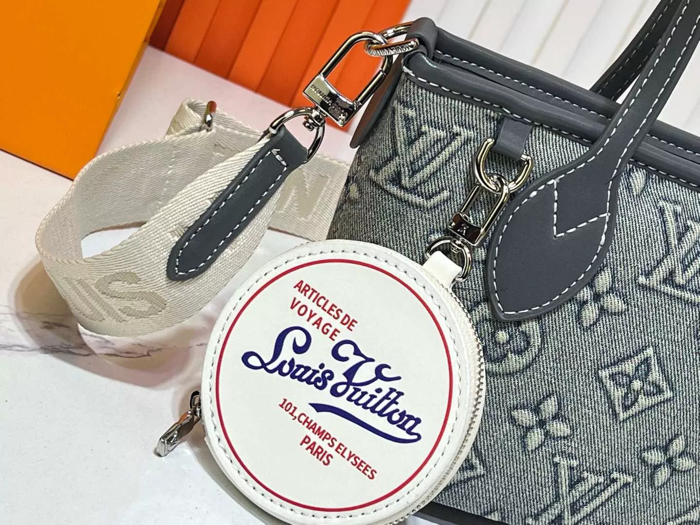 Louis Vuitton AAA Quality Handbags For Women Lightweight 9896 - Image 4