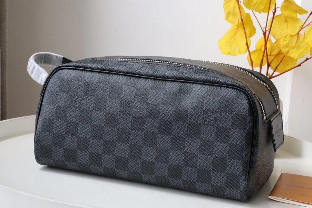 Louis Vuitton AAA Quality Handbags For Women Practical 112