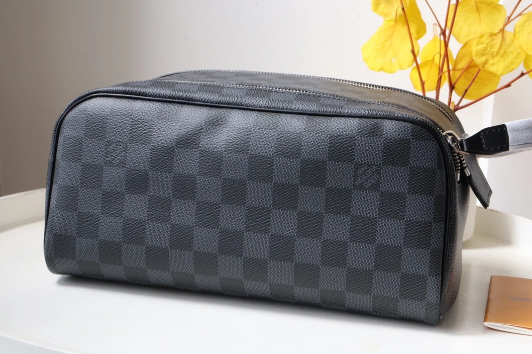 Louis Vuitton AAA Quality Handbags For Women Practical 112 - Image 3