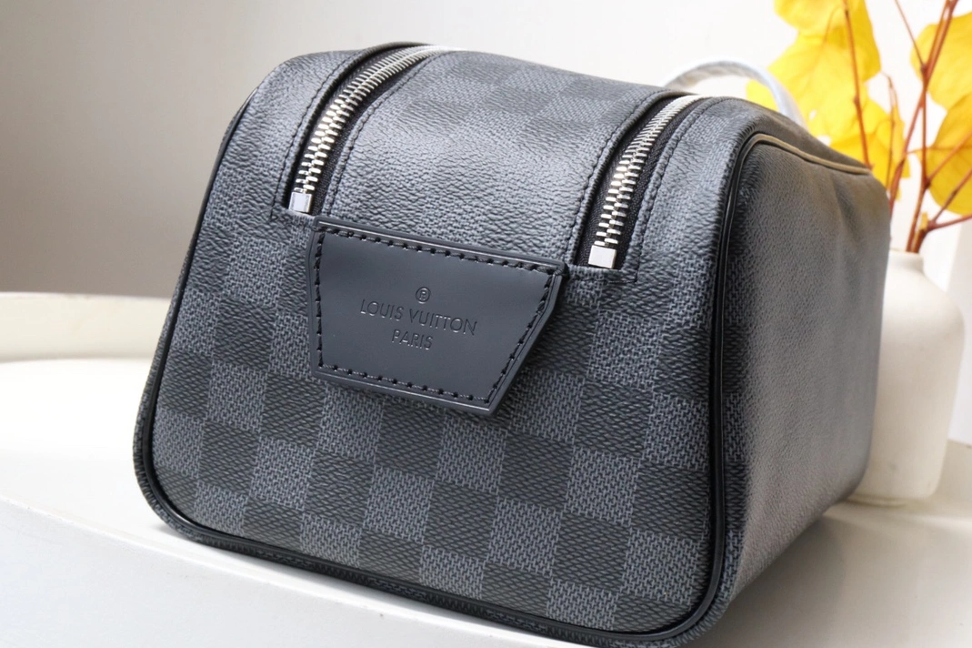 Louis Vuitton AAA Quality Handbags For Women Practical 112 - Image 4