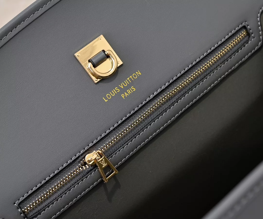 Louis Vuitton AAA Quality Handbags For Women Stylish 704 - Image 6