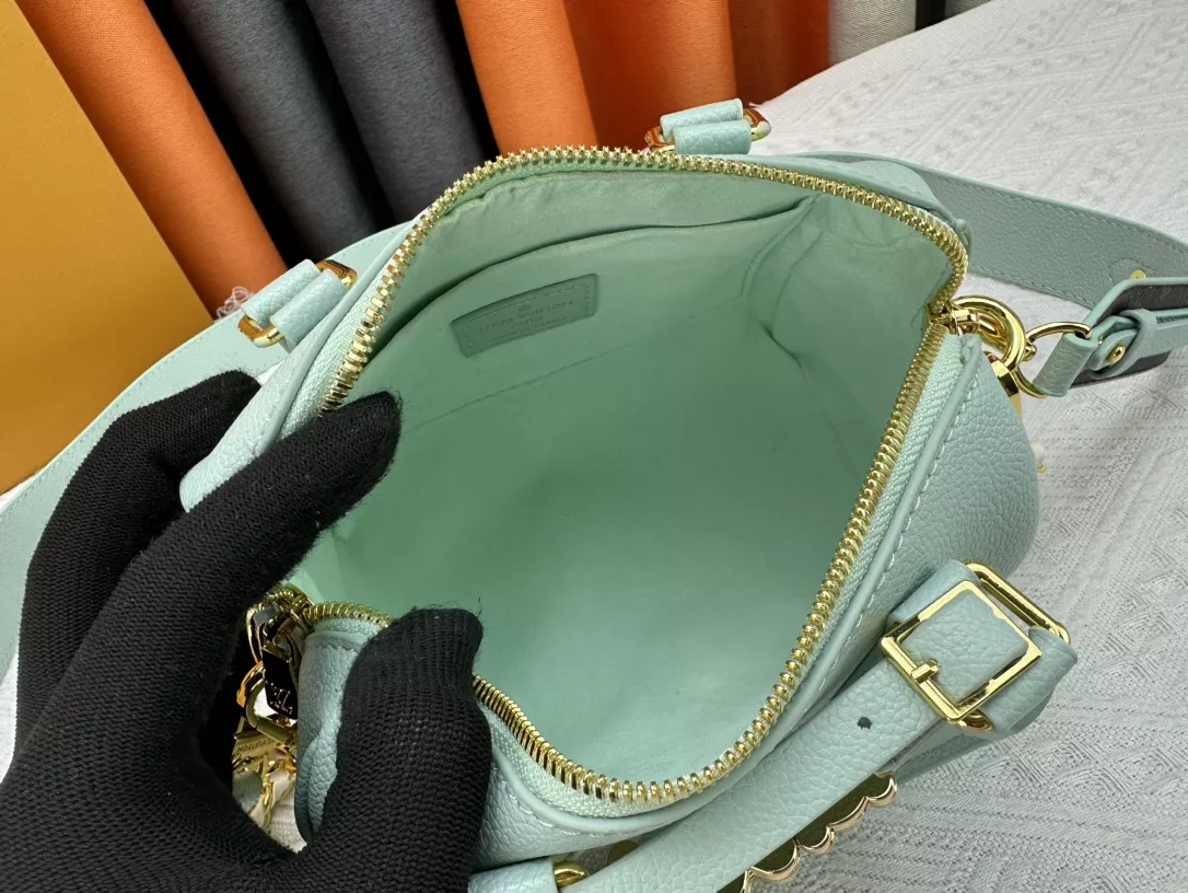 Louis Vuitton AAA Quality Handbags For Women WellDesigned 8855 - Image 8