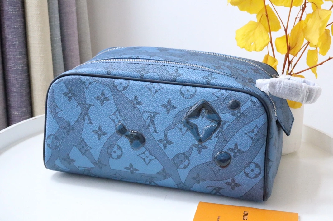 Louis Vuitton AAA Quality Handbags For Women WellDesigned 9768