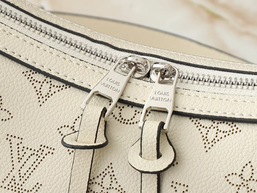 Louis Vuitton AAA Quality Messenger Bags For Women AllSeason 7710 - Image 6