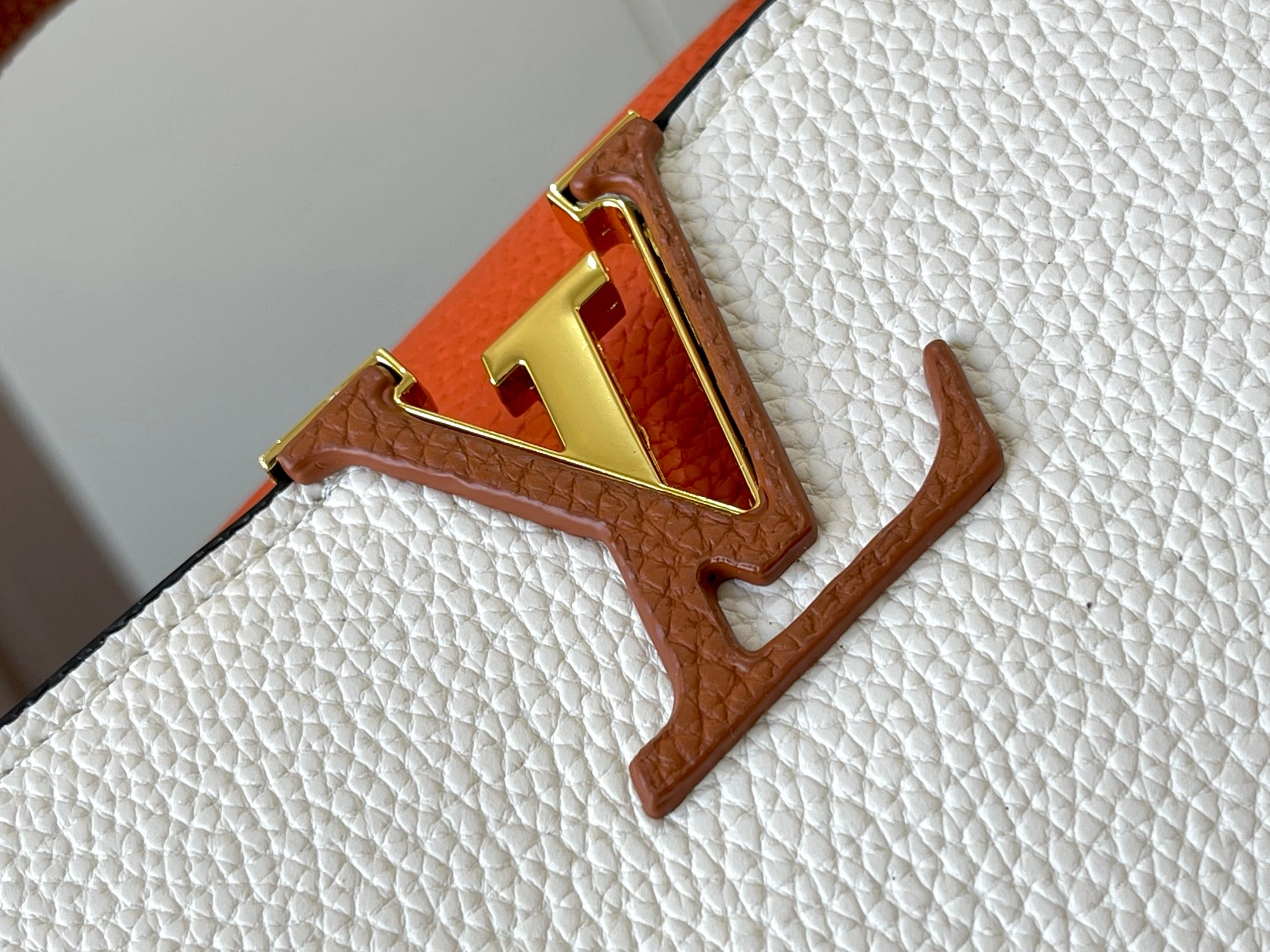 Louis Vuitton AAA Quality Messenger Bags For Women Bold 229 - Image 4