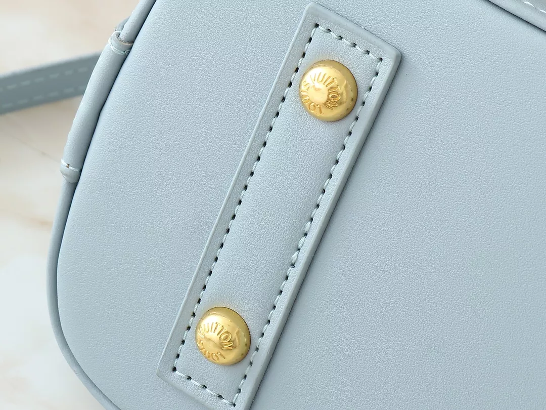 Louis Vuitton AAA Quality Messenger Bags For Women Bright 2066 - Image 7