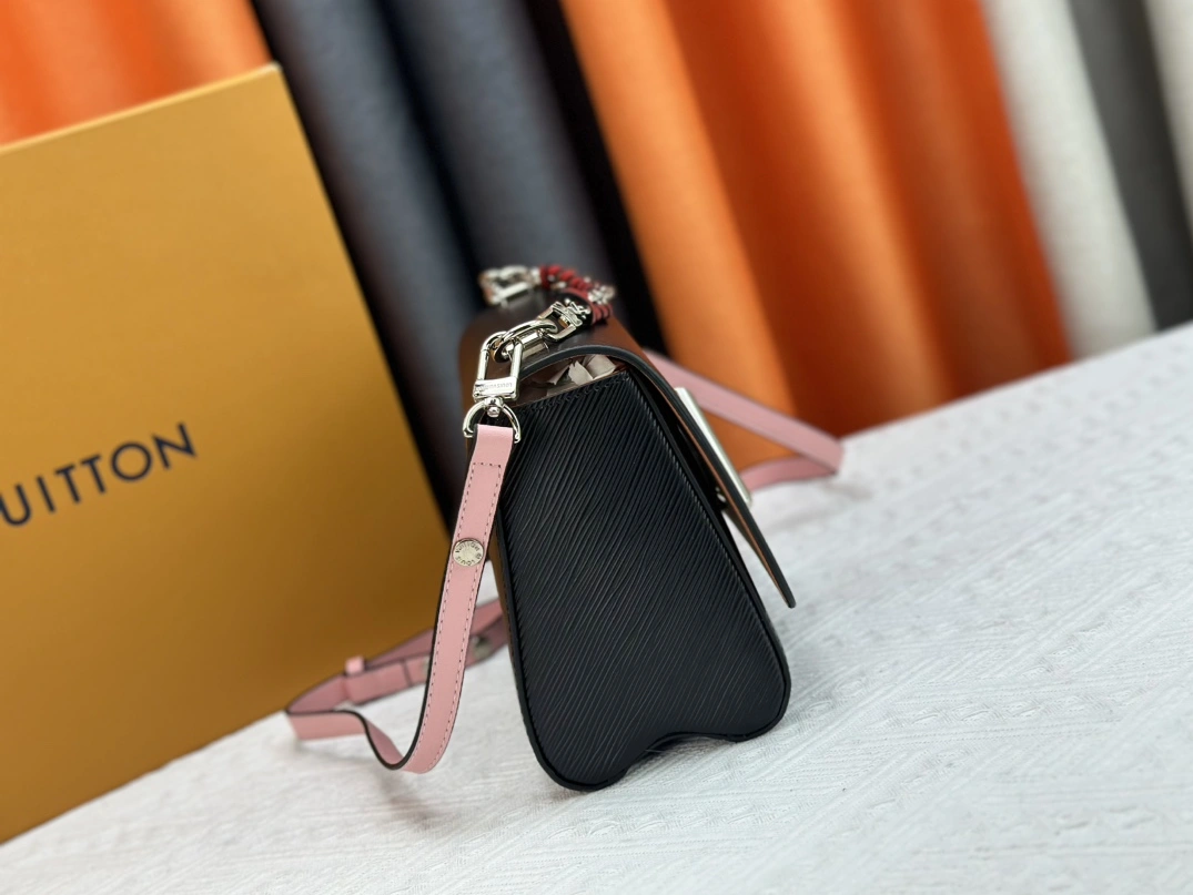 Louis Vuitton AAA Quality Messenger Bags For Women Bright 8099 - Image 3