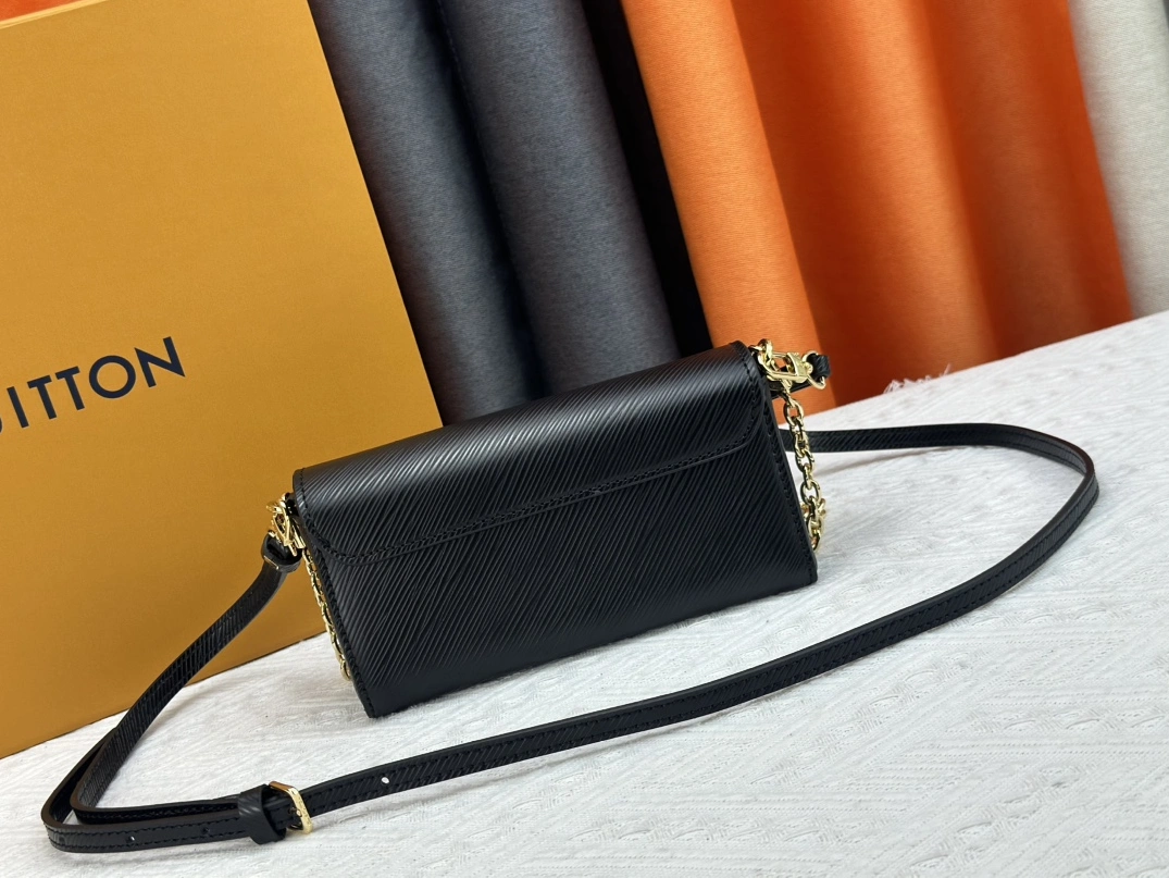 Louis Vuitton AAA Quality Messenger Bags For Women Comfortable 6256 - Image 4