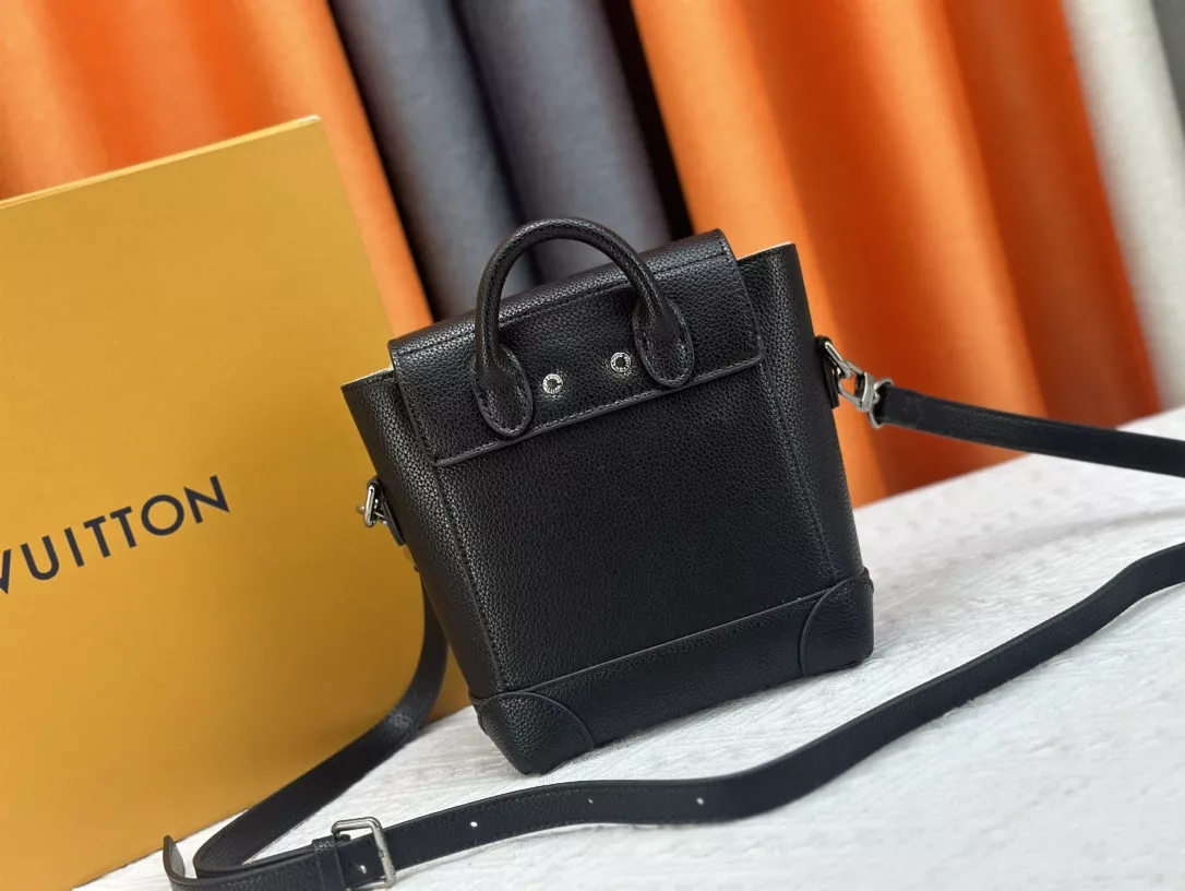 Louis Vuitton AAA Quality Messenger Bags For Women Durable 1781 - Image 4