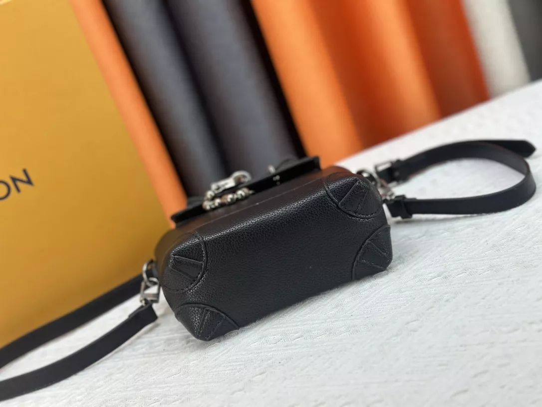 Louis Vuitton AAA Quality Messenger Bags For Women Durable 1781 - Image 5