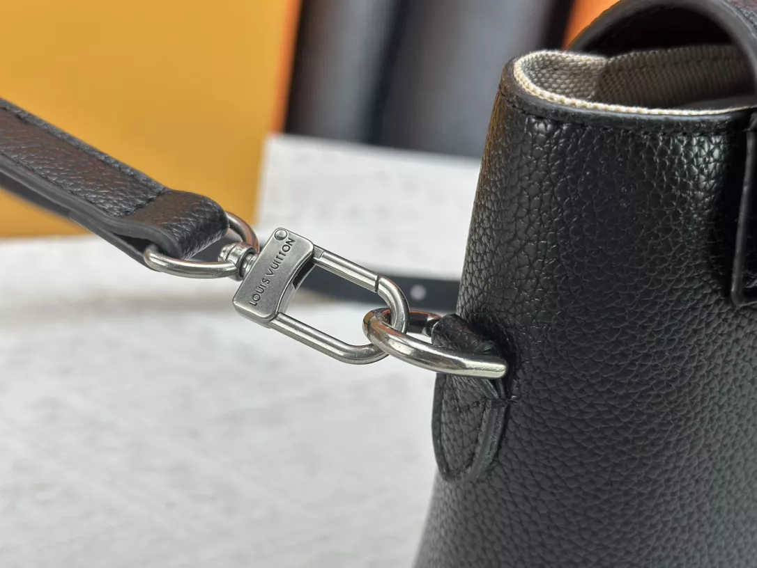 Louis Vuitton AAA Quality Messenger Bags For Women Durable 1781 - Image 7