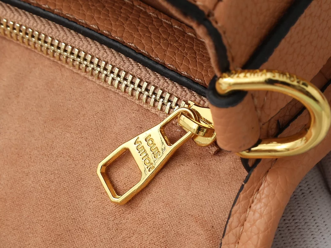 Louis Vuitton AAA Quality Messenger Bags For Women Elegant 7956 - Image 7