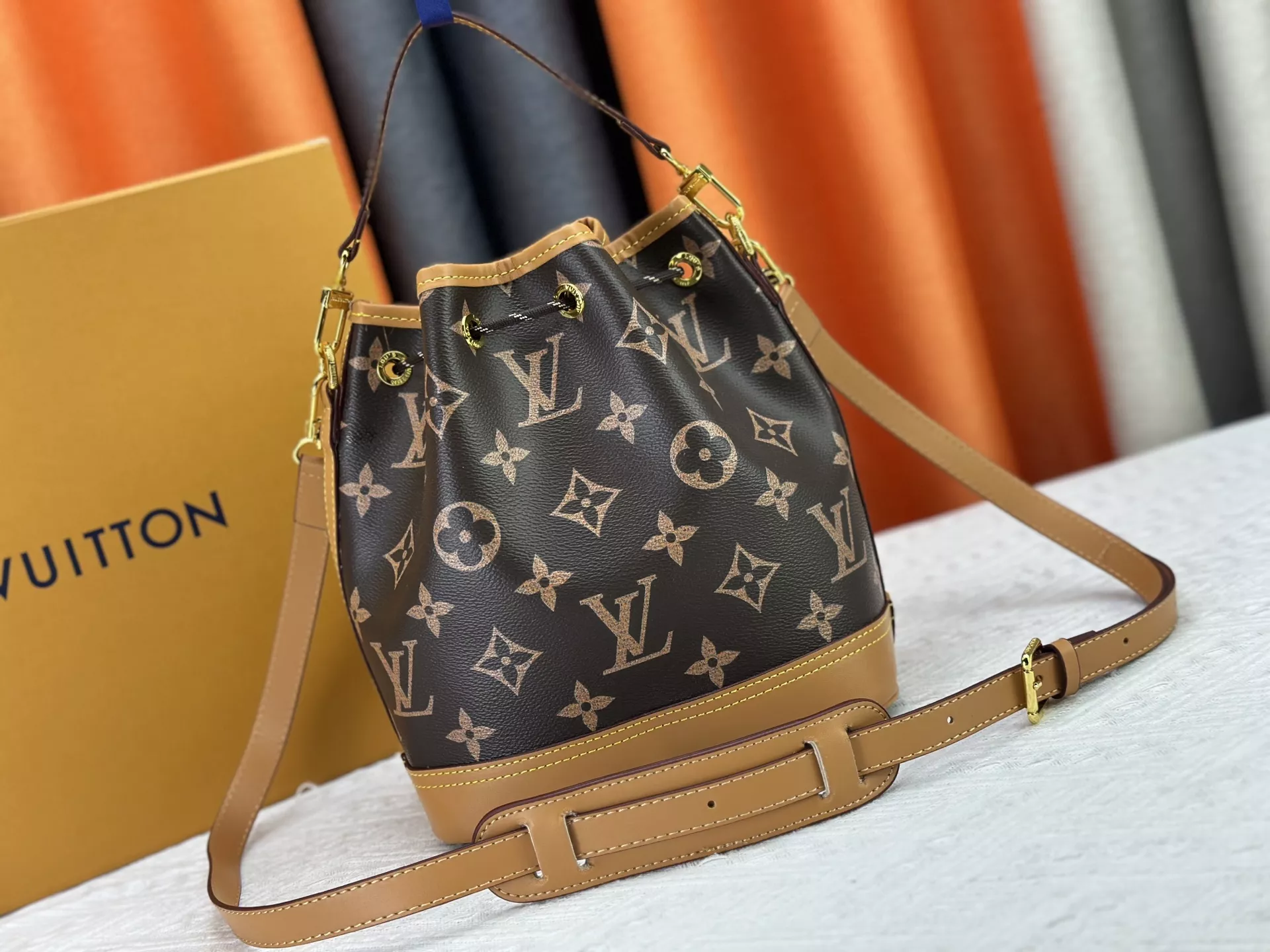 Louis Vuitton AAA Quality Messenger Bags For Women Minimalist 1092 - Image 3