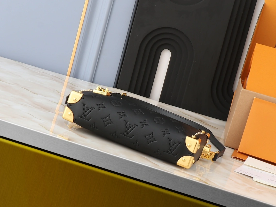 Louis Vuitton AAA Quality Messenger Bags For Women NewStyle 1475 - Image 3