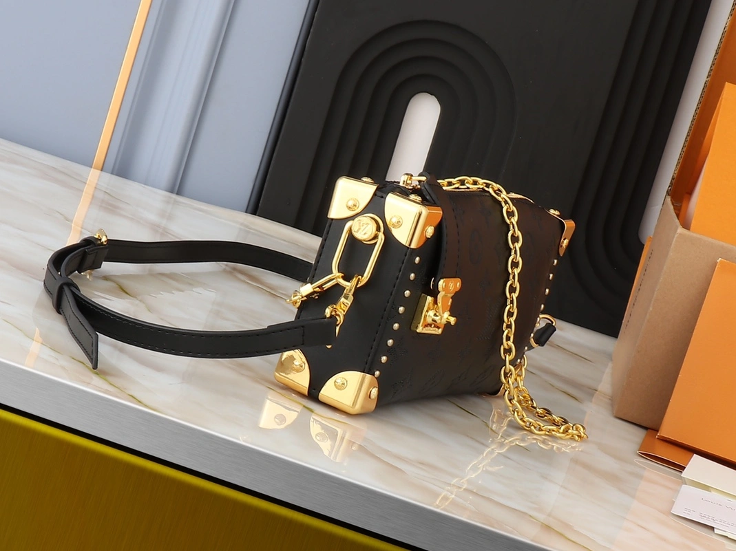 Louis Vuitton AAA Quality Messenger Bags For Women NewStyle 1475 - Image 4