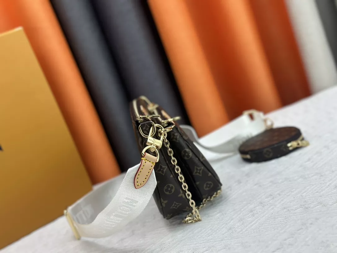 Louis Vuitton AAA Quality Messenger Bags For Women Popular 9376 - Image 3