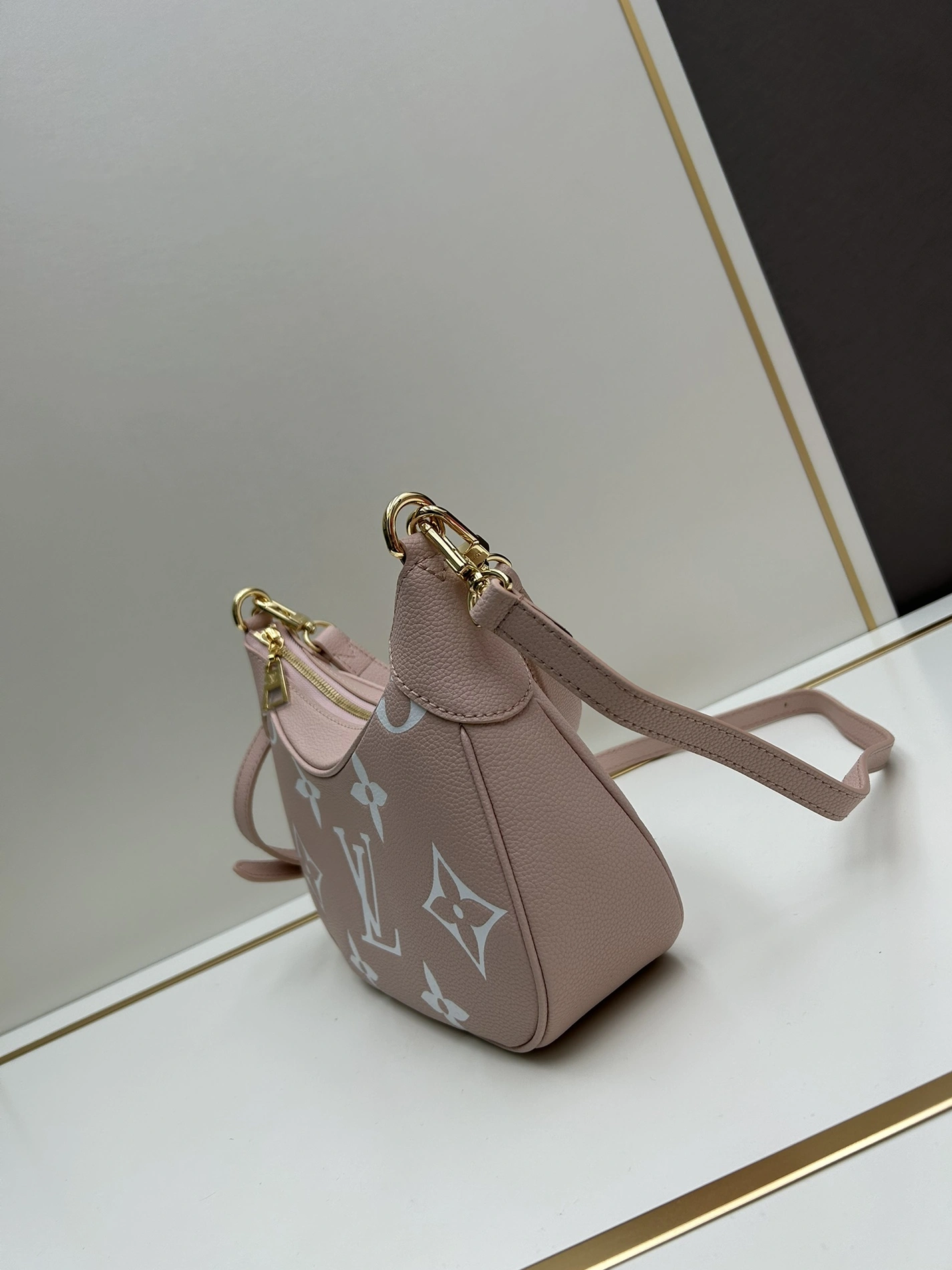 Louis Vuitton AAA Quality Shoulder Bags For Women Comfortable 2637