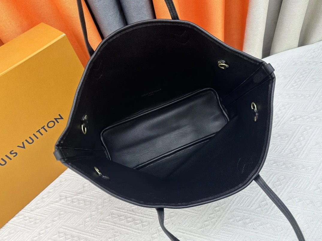 Louis Vuitton AAA Quality Shoulder Bags For Women EasyMatch 7369 - Image 8